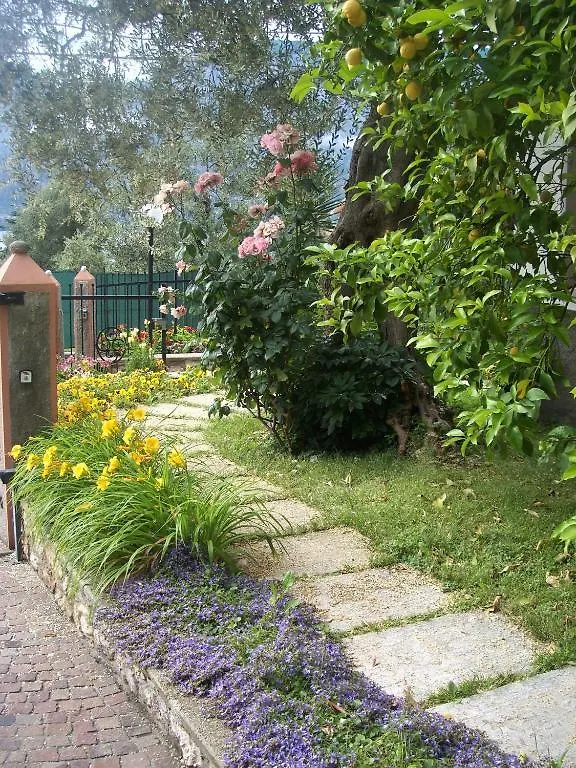 **  Отель Garni Casa Rabagno Мальчезине Италия